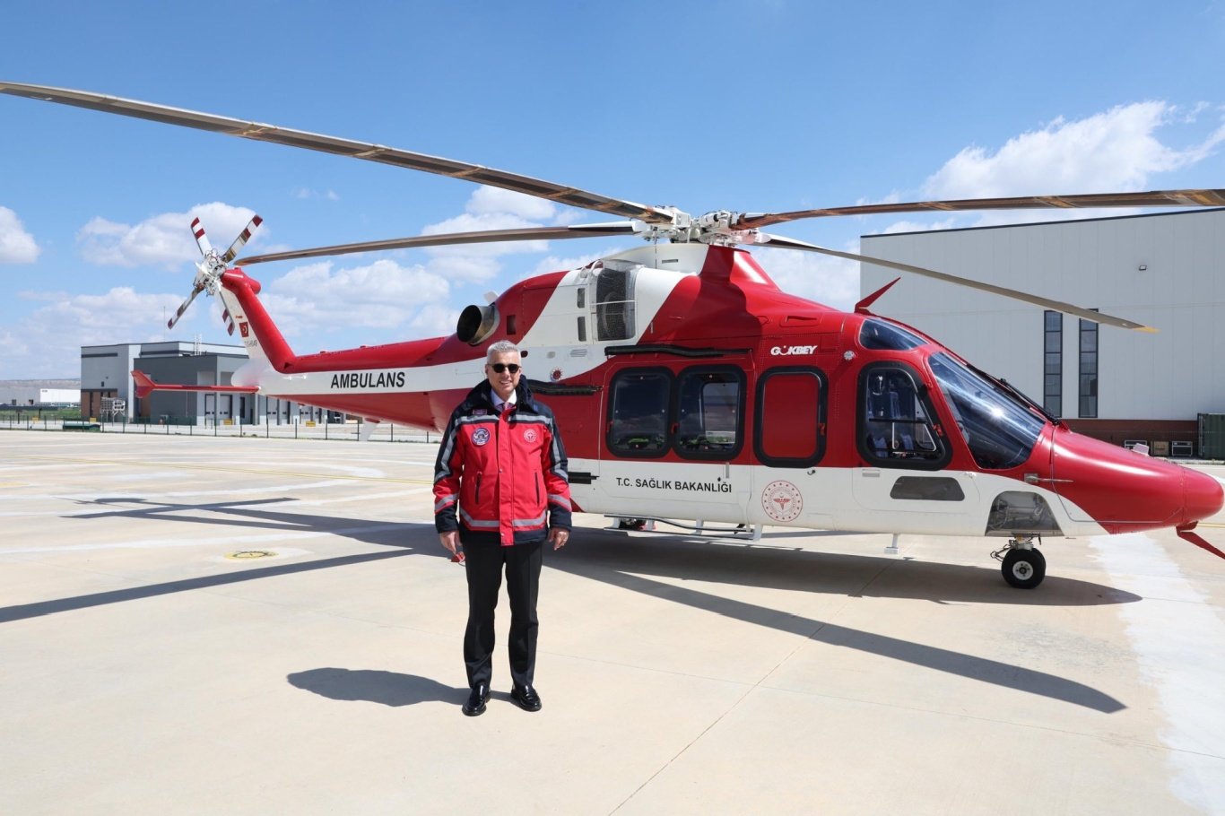 Bakan Memişoğlu: GÖKBEY ambulansımız gökyüzüyle buluştu
