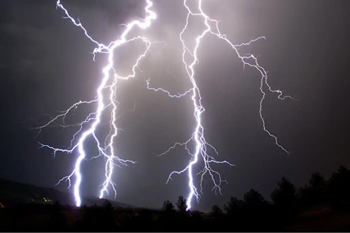 Bangladeş'te yıldırım düşmesi sonucu 14 kişi öldü