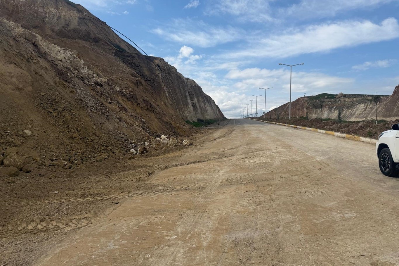 Batman'da heyelan sonrası kapanan yol yeniden ulaşıma açıldı