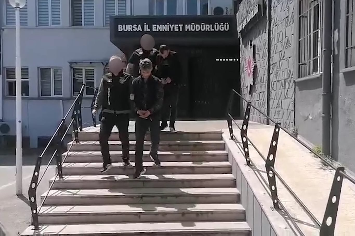 Bursa'da kargo aracını çalan 2 şüpheli tutuklandı