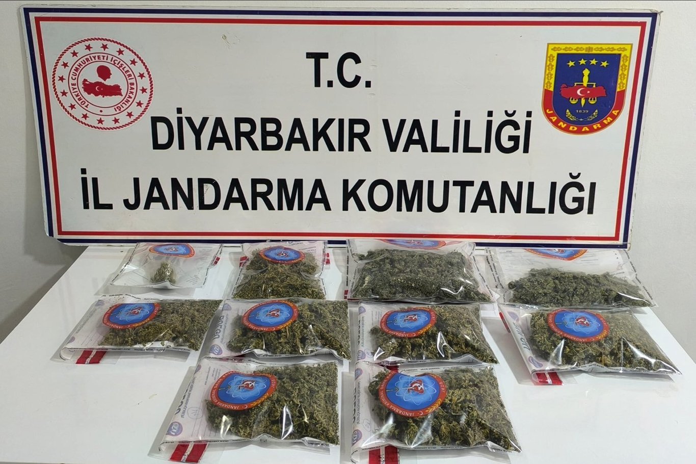 Diyarbakır'da uyuşturucu operasyonları: 23 kilo esrar ele geçirildi
