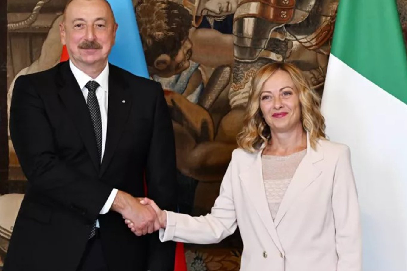 İtalya'dan Roma-Bakü hattında enerji diplomasisi