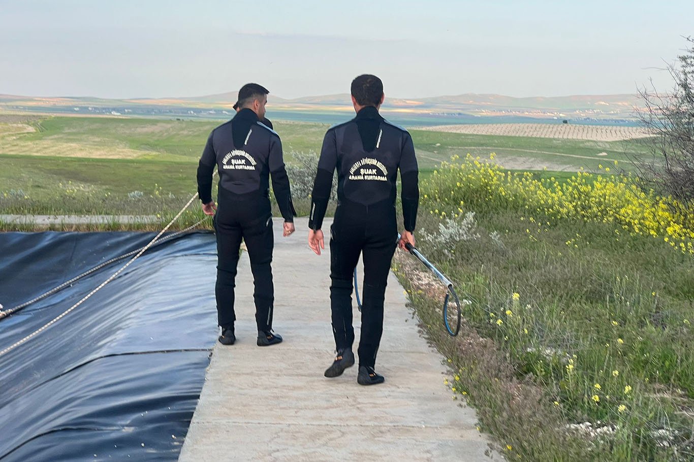 Şanlıurfa'da gölete düşen tilki kurtarıldı
