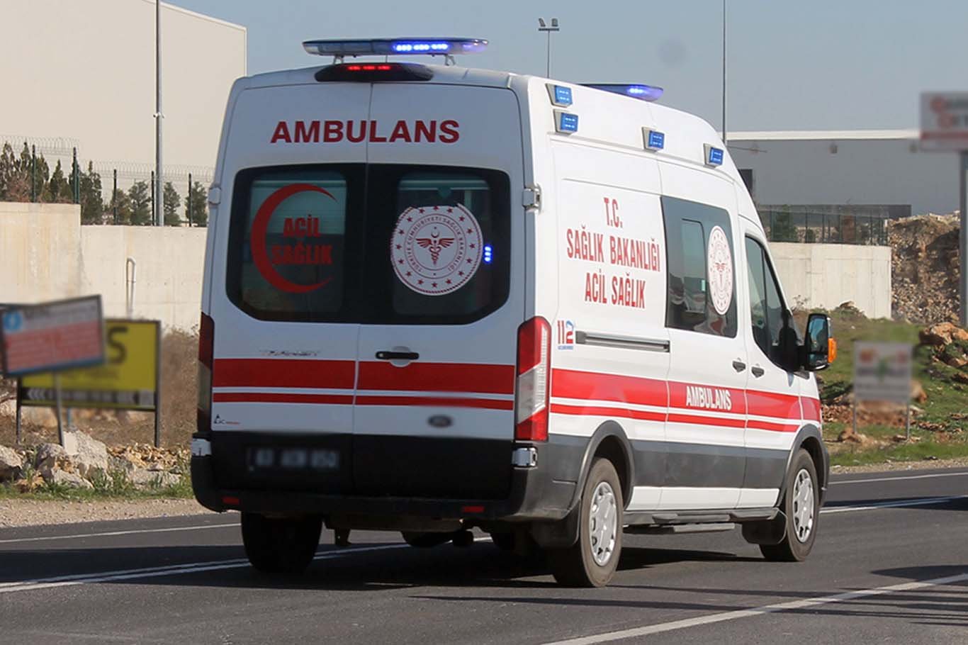 Şanlıurfa'da kamyon ile otomobil çarpıştı: 2 ölü, 1 yaralı