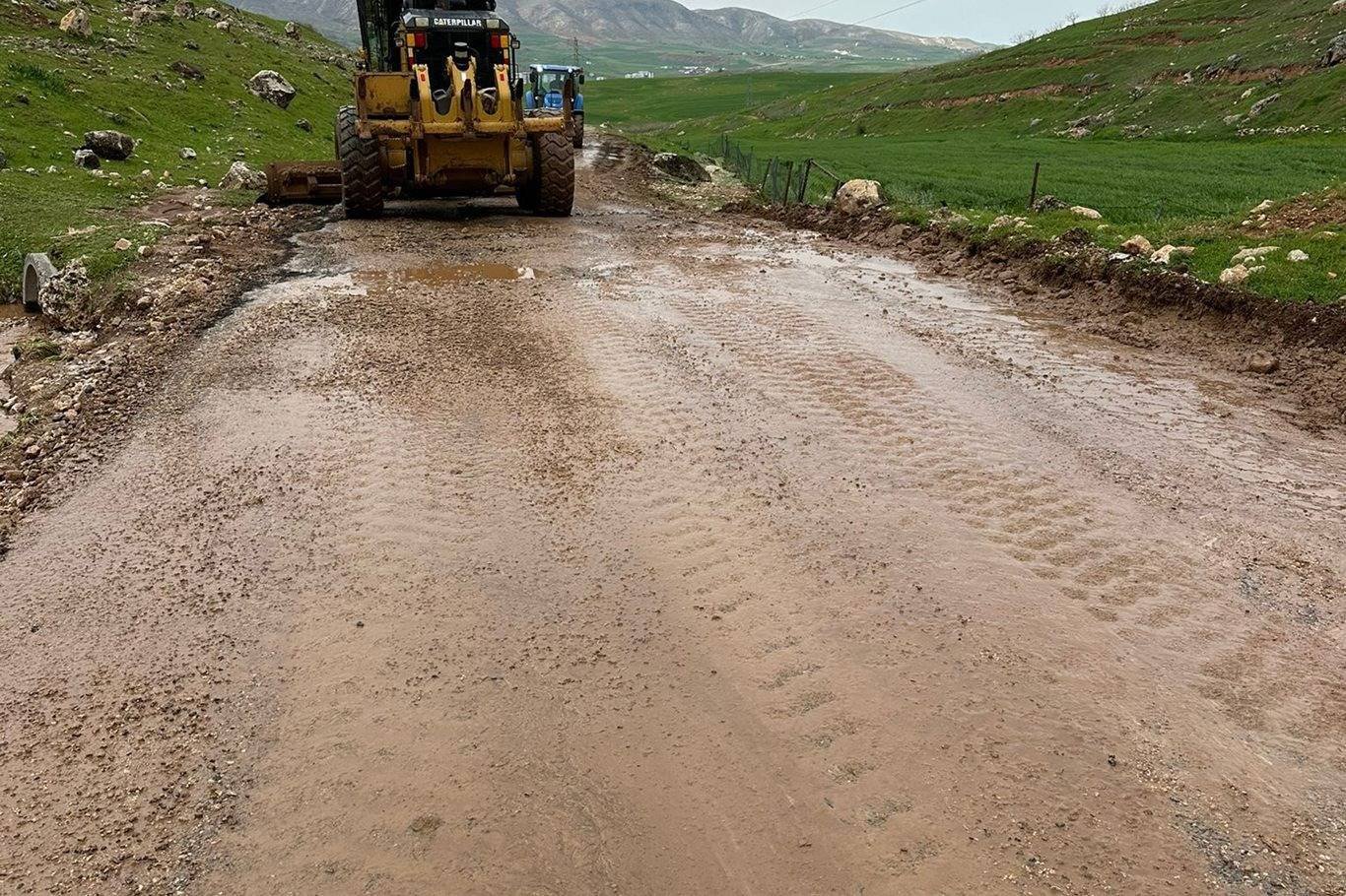 Siirt'te sel ve heyelan sonrası kapanan 70 köy yolu ulaşıma açıldı