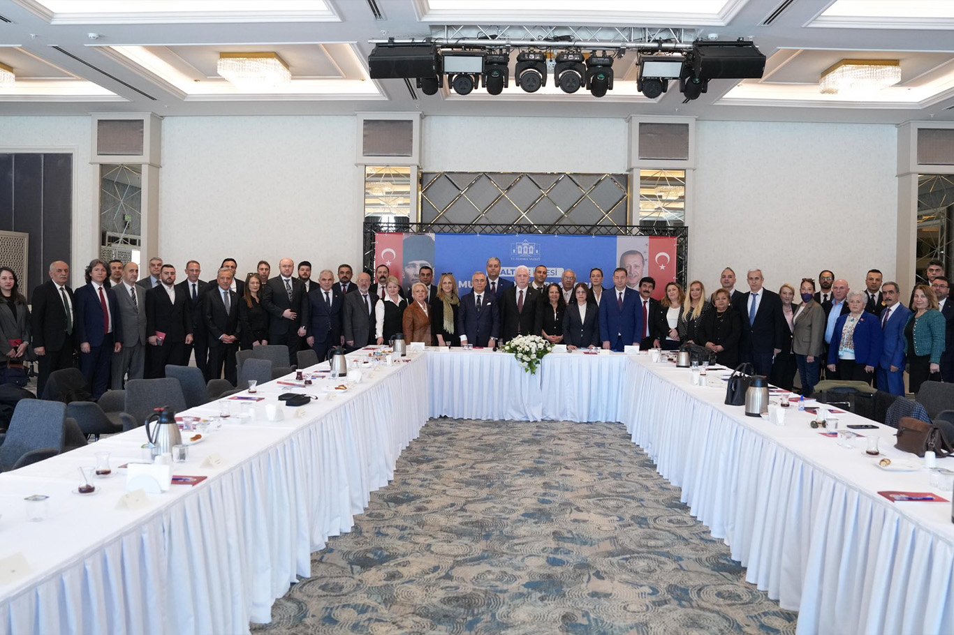 Vali Gül, Maltepe'de muhtarlarla bir araya geldi