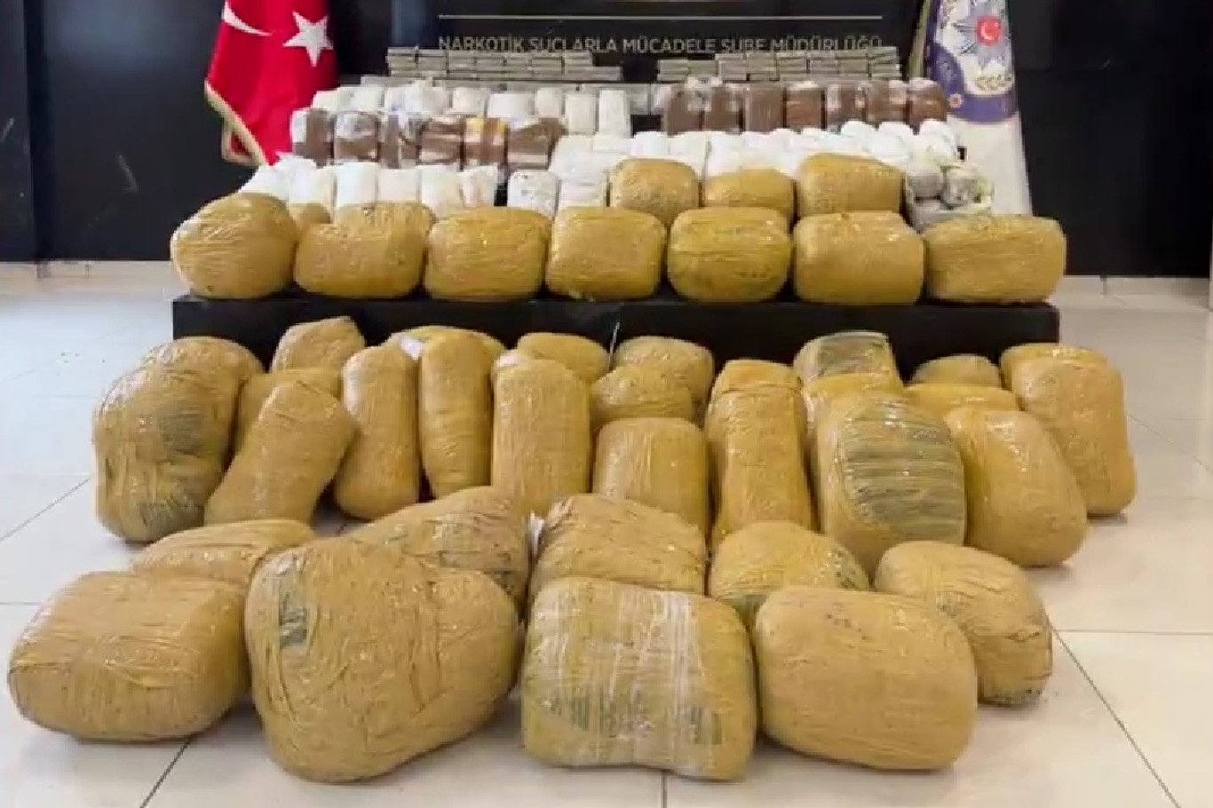 Van'da uyuşturucu operasyonu: 240 kilogram uyuşturucu madde ele geçirildi