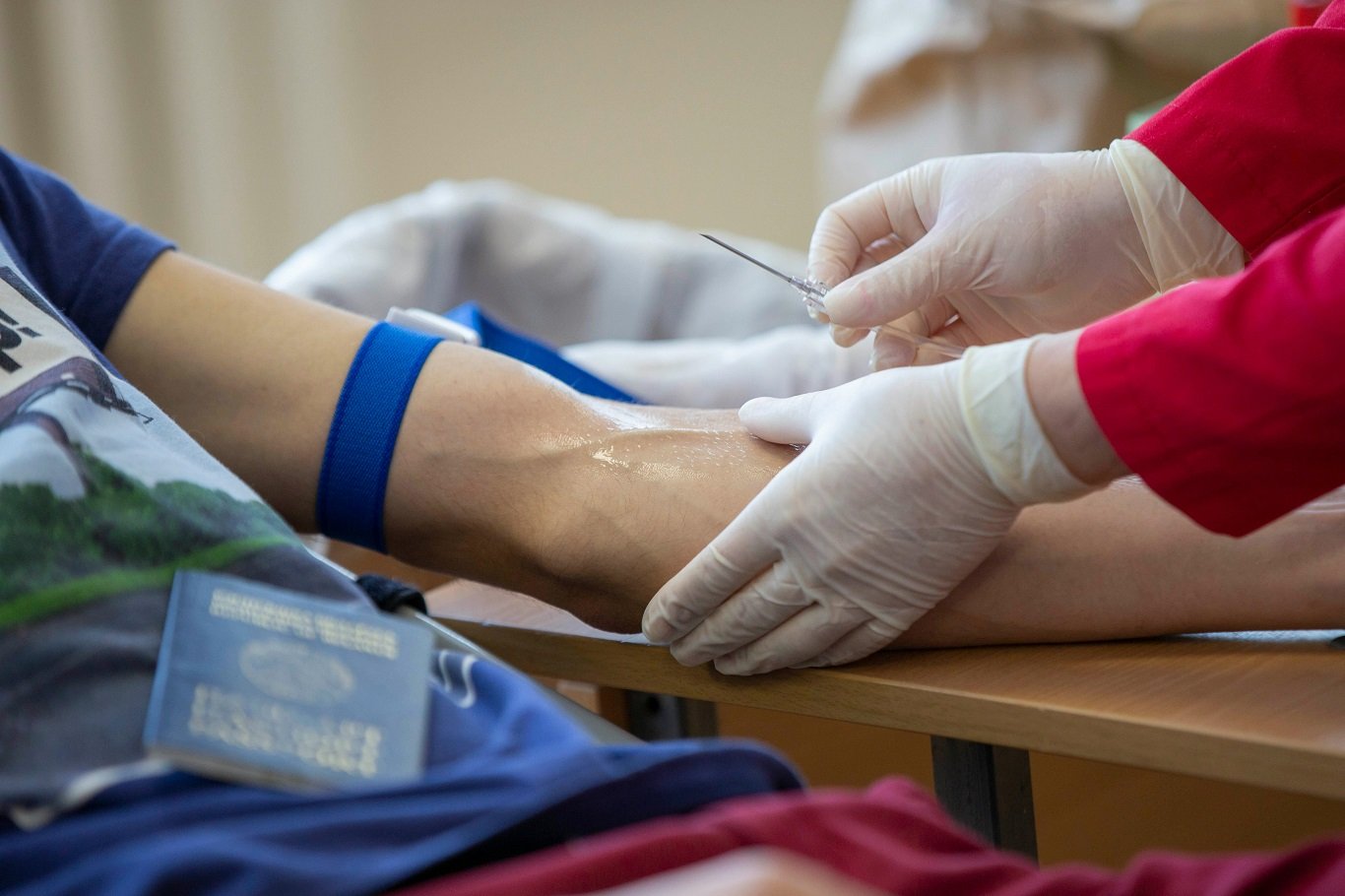 ABD'de aşı güvenliği tartışması büyüyor: FDA kritik araştırmaları durdurdu