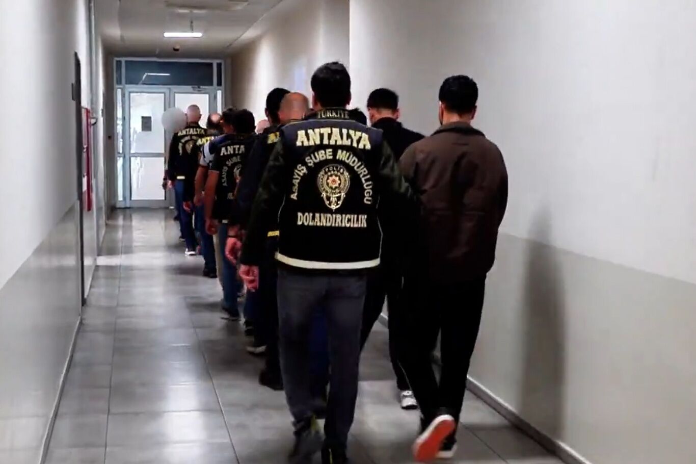 Antalya merkezli dolandırıcılık operasyonunda 14 şüpheli tutuklandı