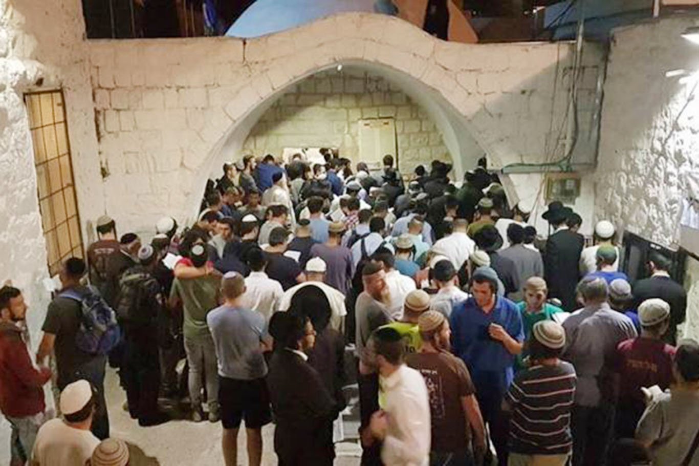 Binlerce Yahudi 'Makam-ı Yusuf'a baskın düzenledi