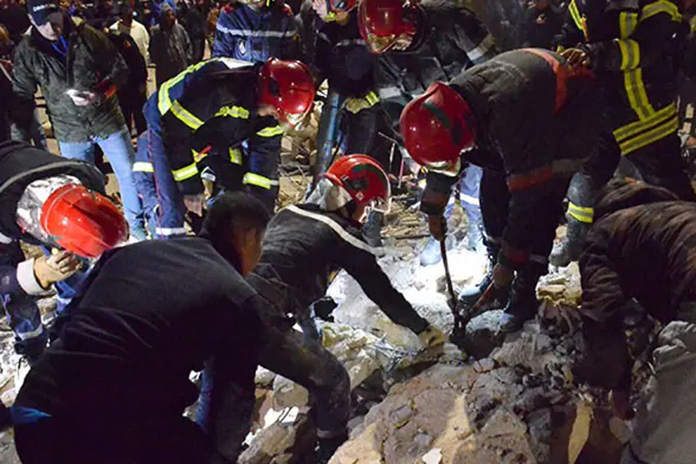Fas'ta tarihi kentte 4 katlı bina çöktü: 11 ölü, 6 yaralı