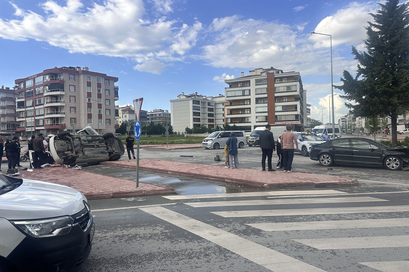Konya'da sık sık kazaların yaşandığı kavşakta bir kaza daha: 3 yaralı