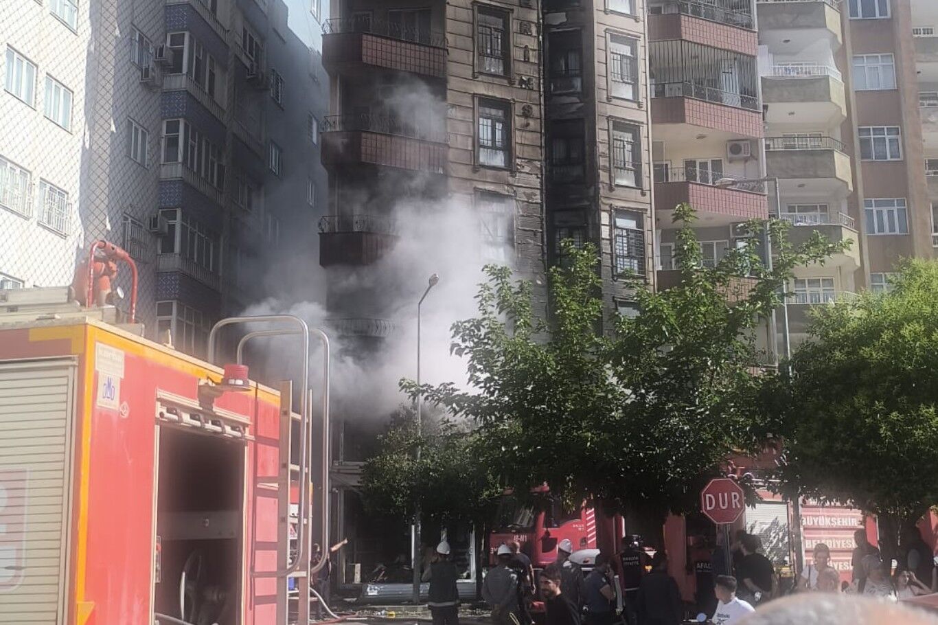 Mardin'de 8 katlı binada yangın paniği
