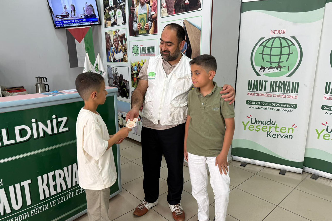 Minik yüreklerden Gazze'ye bayram kardeşliği