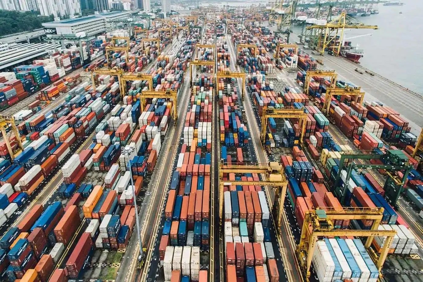 Nisan'da ihracat 25,4 milyar dolara yükseldi