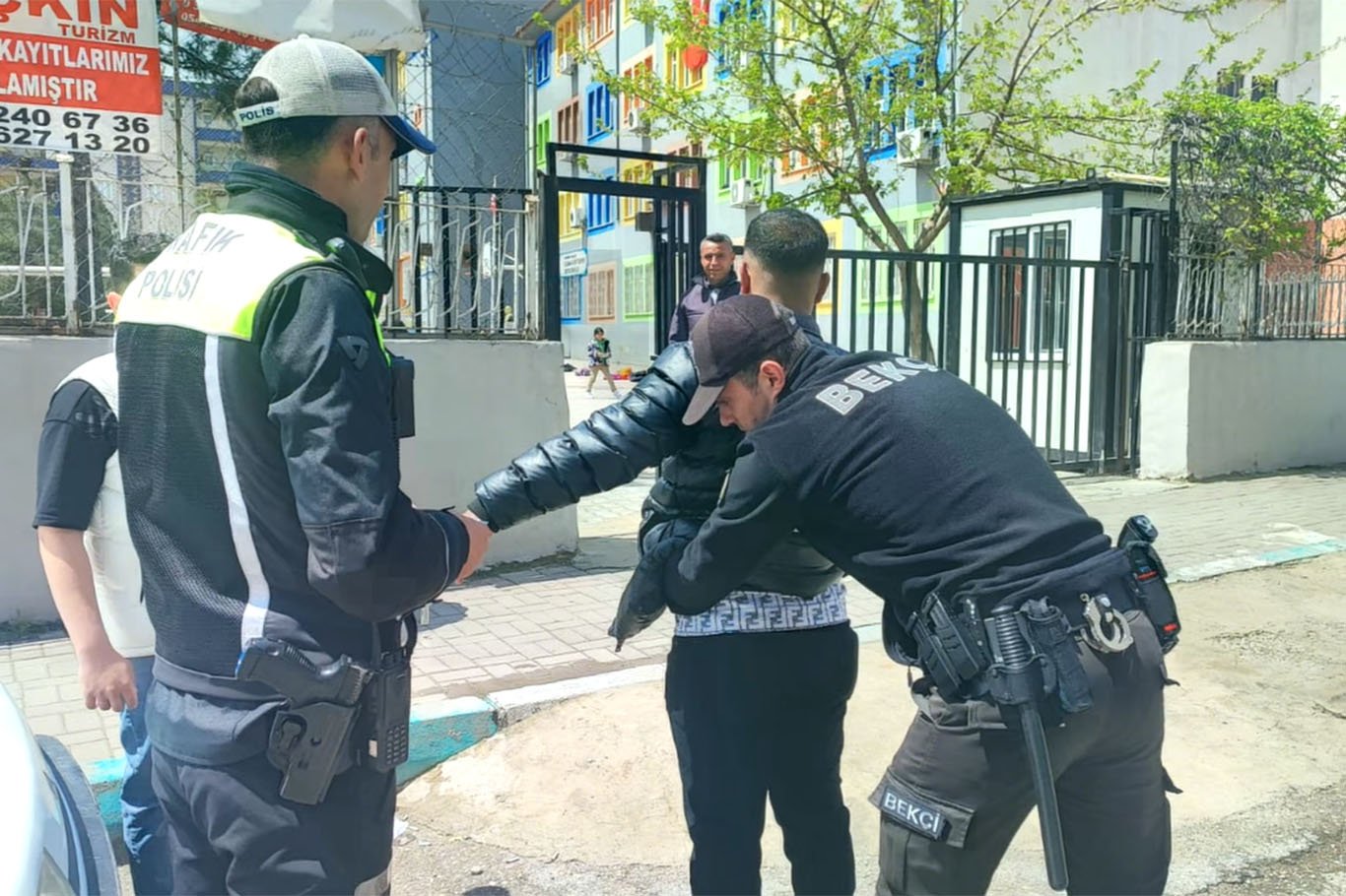 Şanlıurfa'da okul çevrelerinde geniş çaplı denetim
