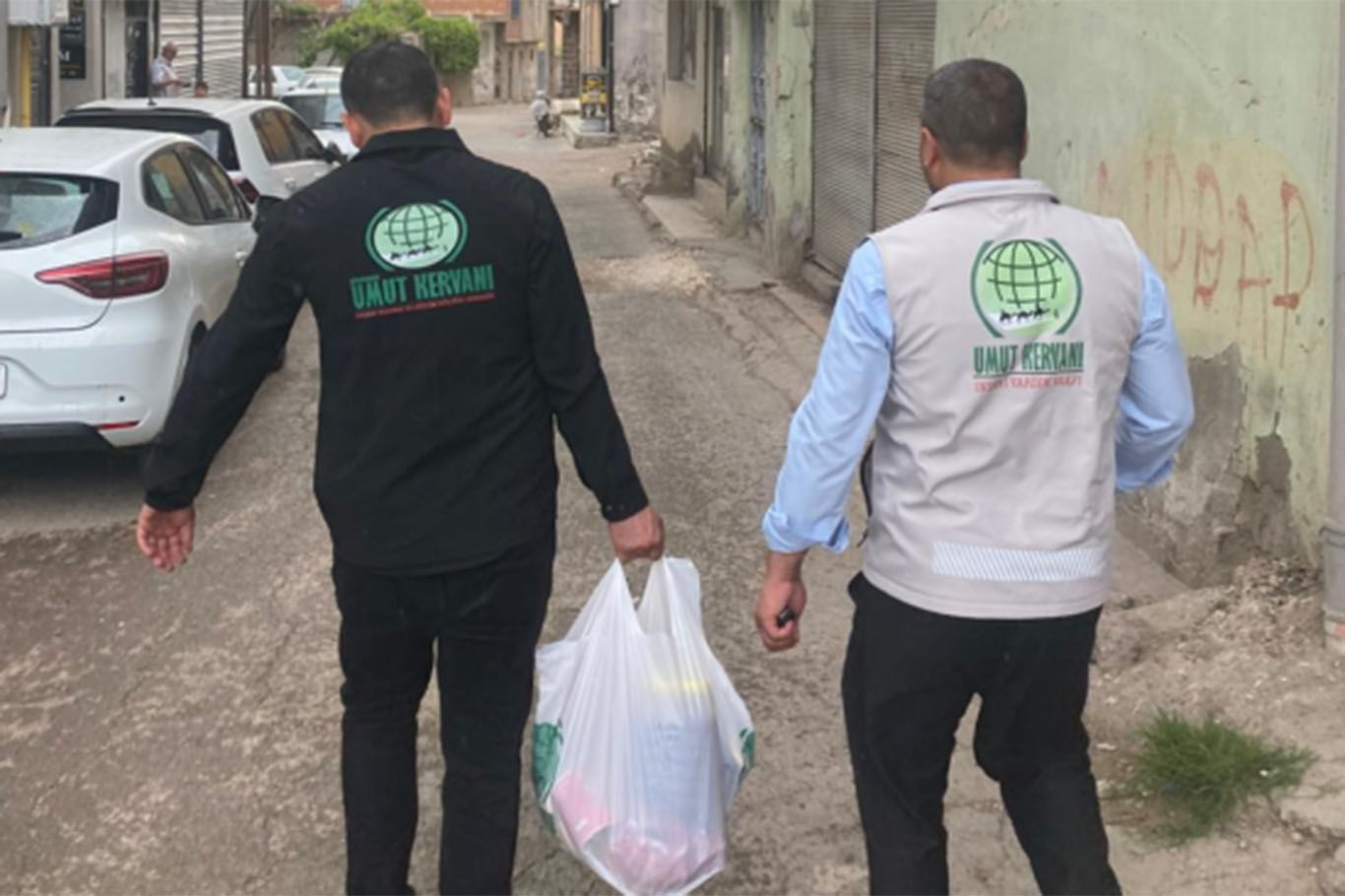 Şanlıurfa'da Umut Kervanı'ndan ihtiyaç sahibi ailelere destek