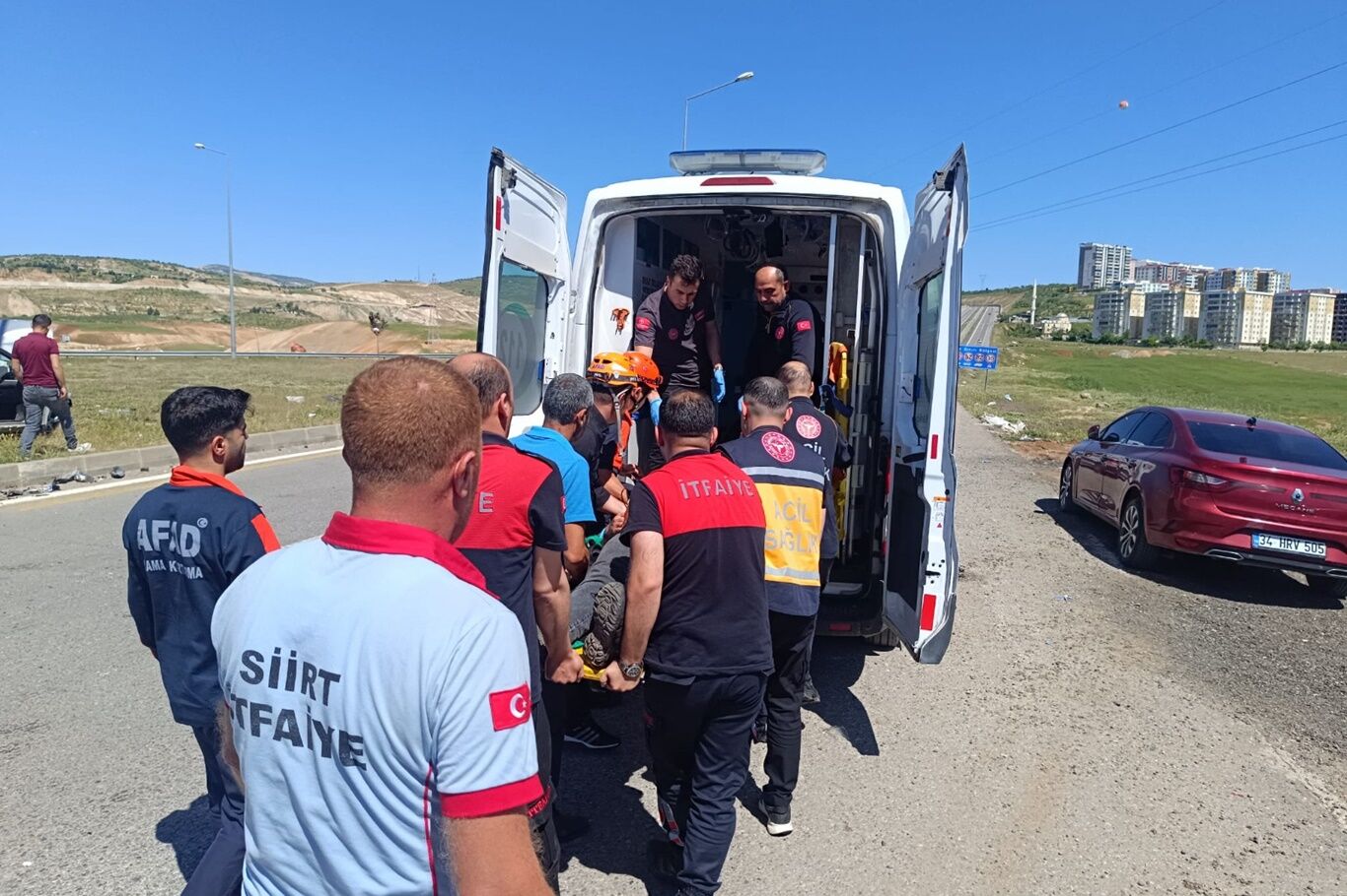 Siirt'te iki aracın çarpıştığı kazada 6 kişi yaralandı