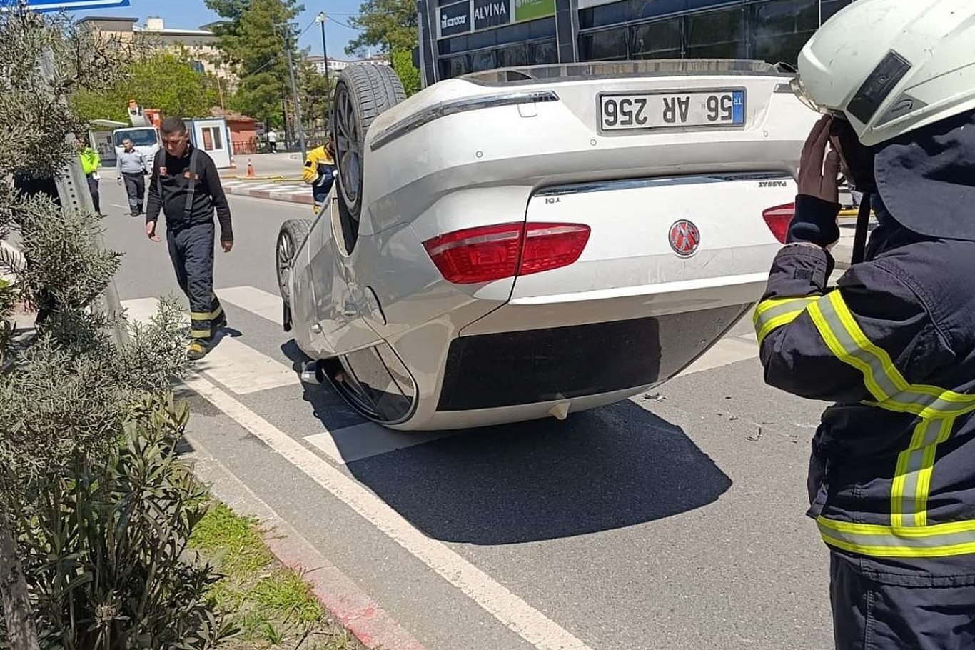 Siirt'te iki otomobil çarpıştı: 2 yaralı