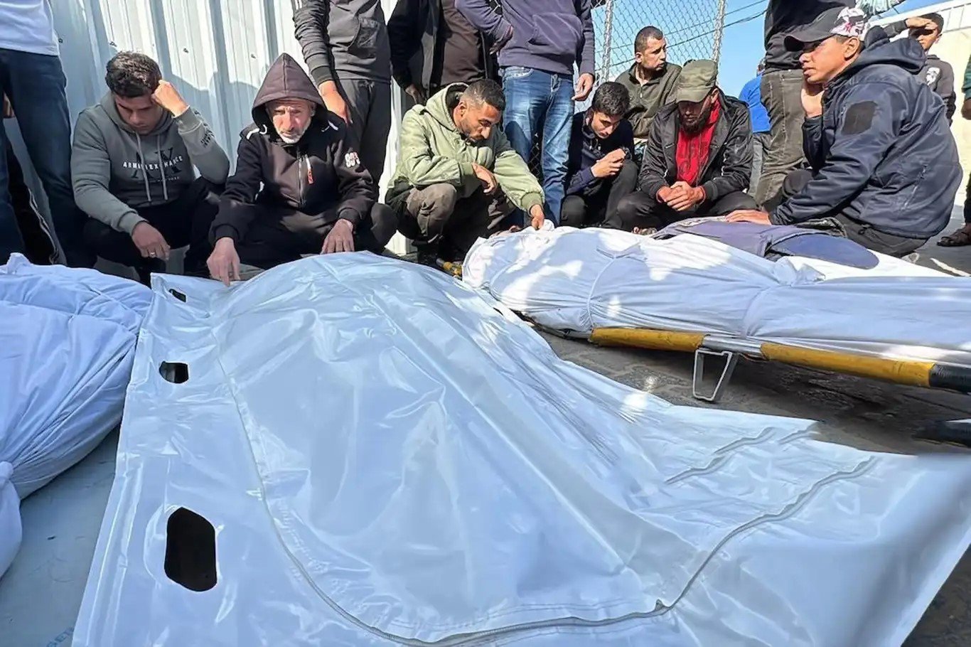 Siyonist rejimin Gazze'ye saldırılarında şehit sayısı 72 bin 736'ya ulaştı