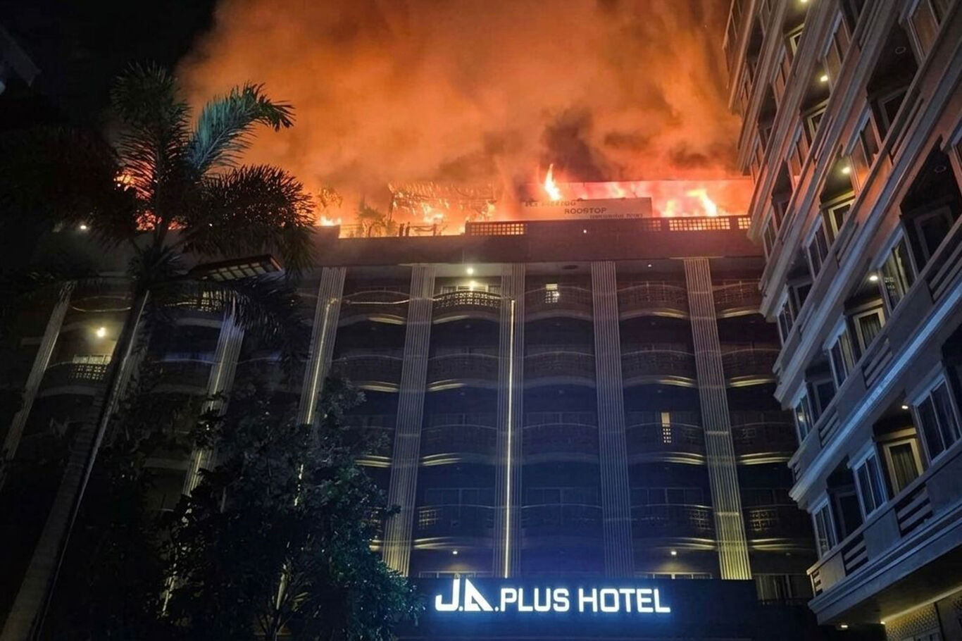 Tayland'ta otel yangını: 4 kişi yaralandı, yüzlerce kişi tahliye edildi