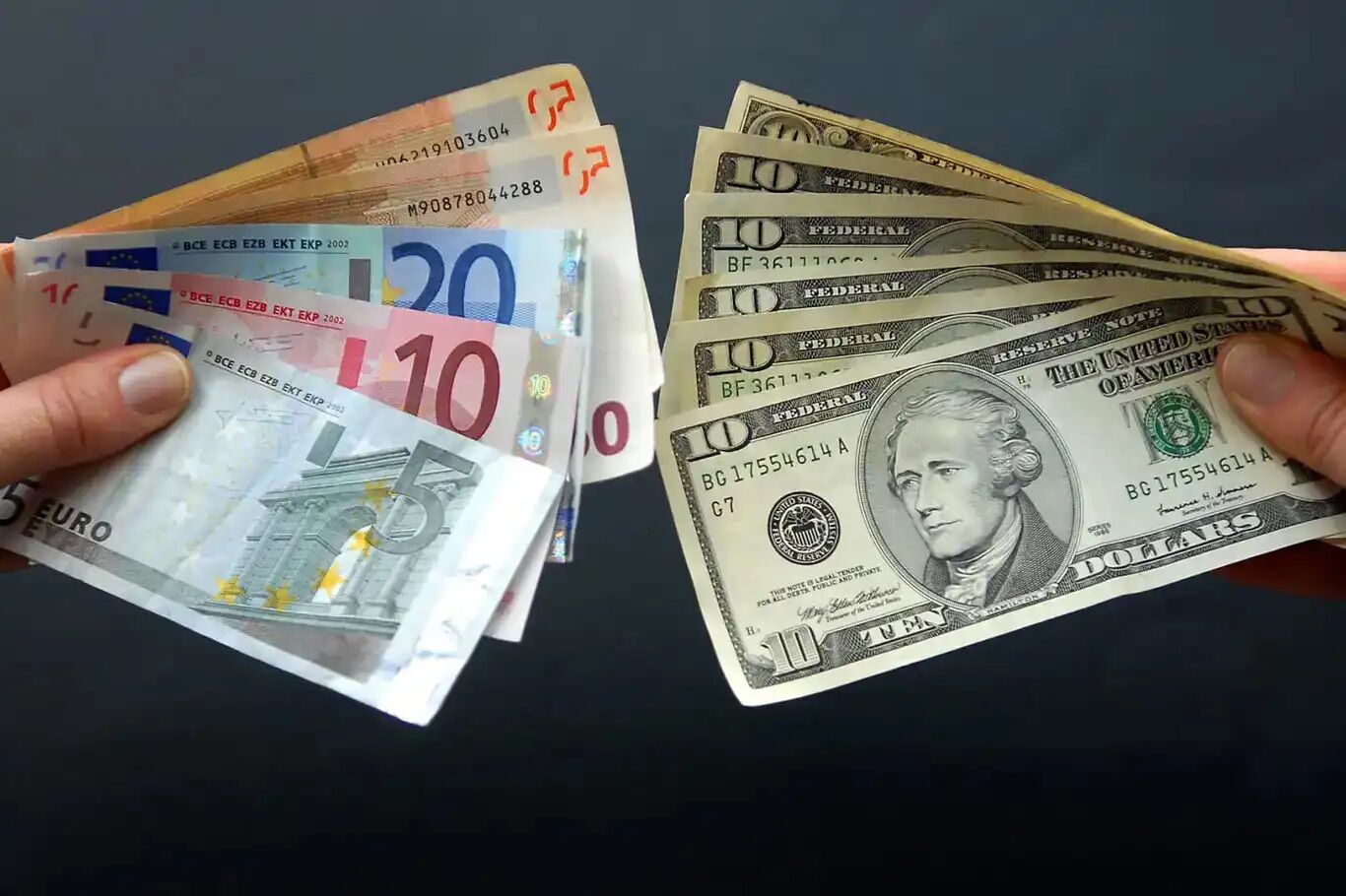 Dolar 46 TL bandında, Euro 53 TL seviyelerinde