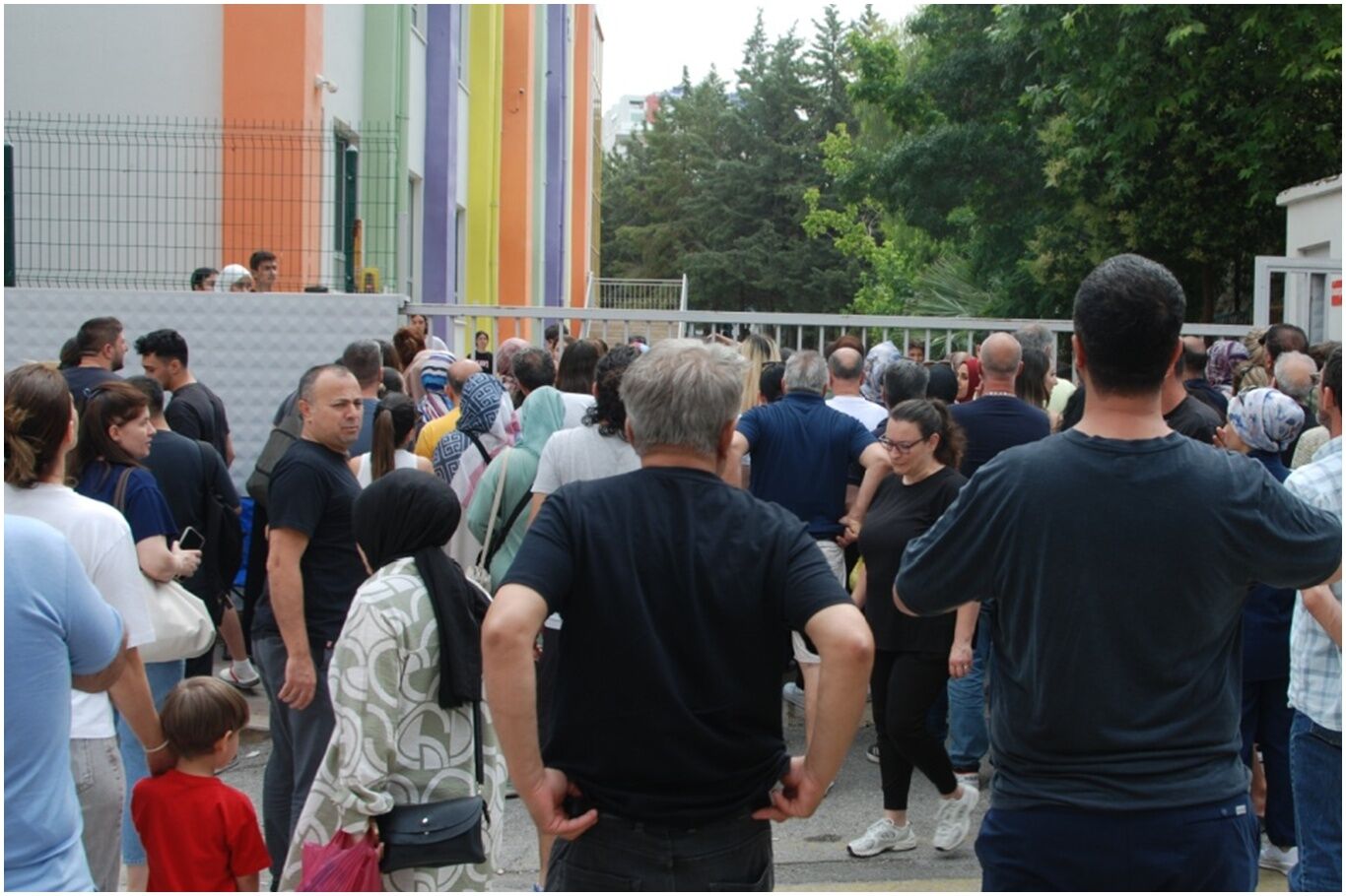 İzmir'de LGS'nin ilk oturumu tamamlandı, ikinci oturum için bekleyiş sürüyor