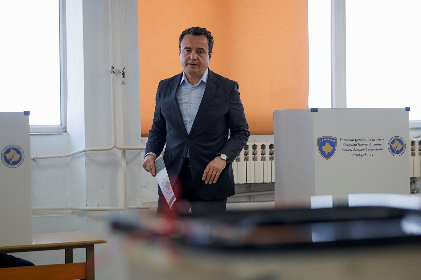 Kosova'da erken seçimi Başbakan Kurti'nin partisi kazandı