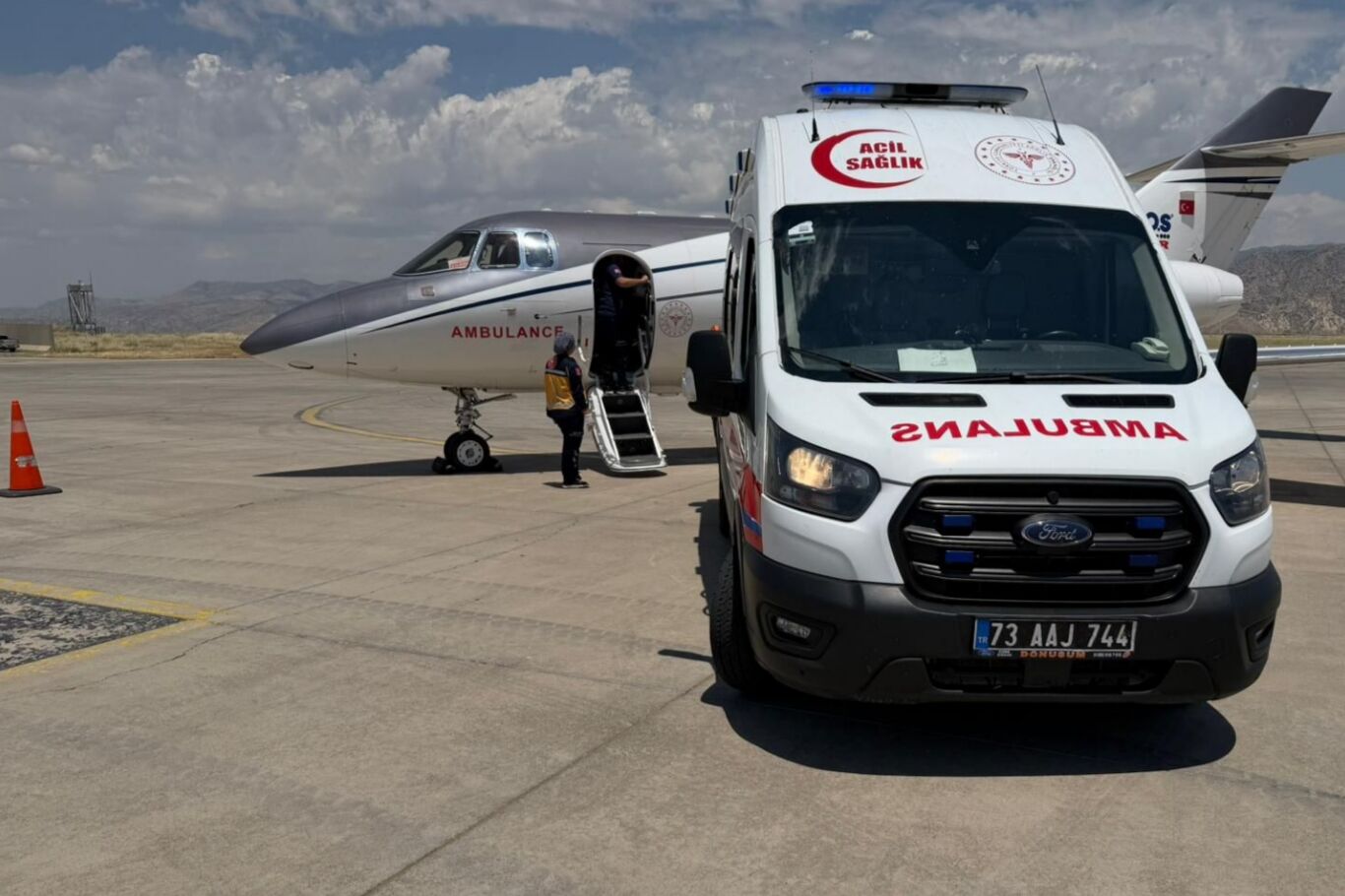 Şırnak'ta 1 günlük bebek ambulans uçakla İstanbul'a sevk edildi