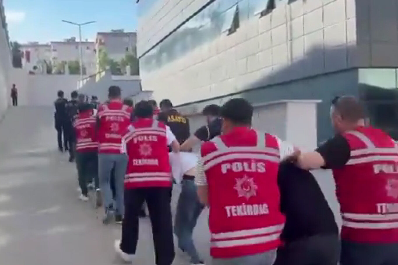 Tekirdağ merkezli dolandırıcılık operasyonunda 11 kişi tutuklandı