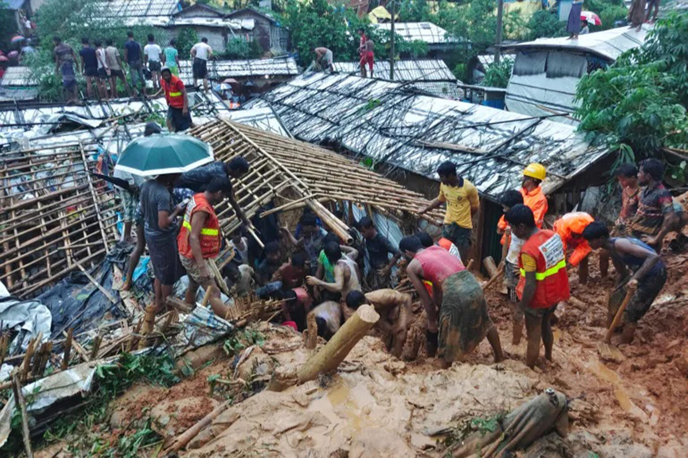 Bangladeş'te muson yağmurları toprak kaymasına yol açtı: 9 kişi hayatını kaybetti