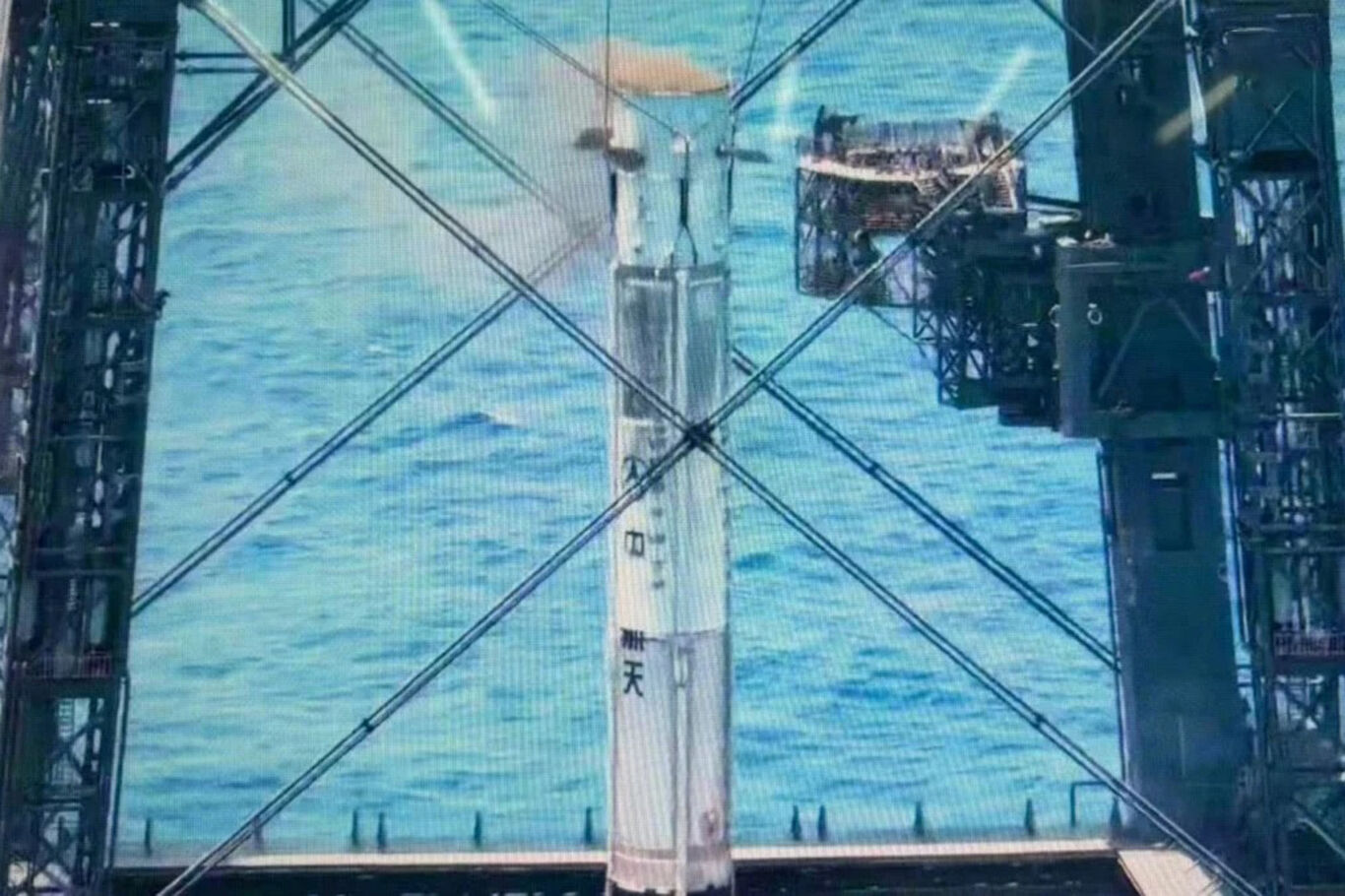 Çin'den dünyada ilk defa ağla roket yakalama testi