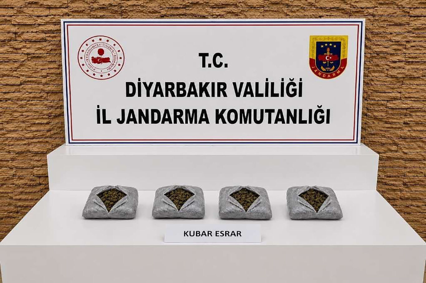 Diyarbakır'da uyuşturucu operasyonu: 2 şüpheli hakkında yasal işlem başlatıldı