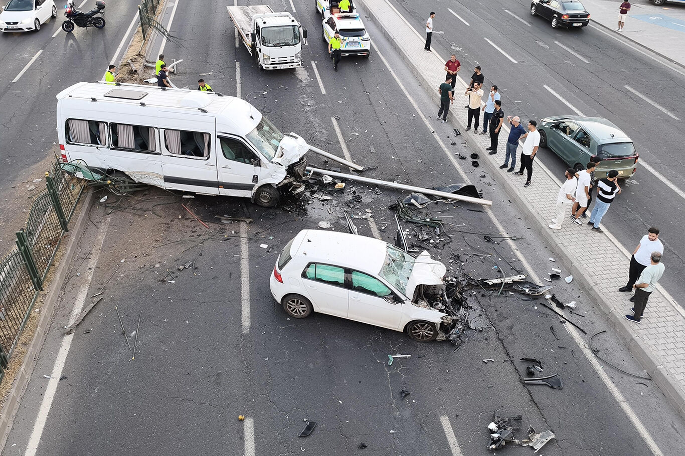 Diyarbakır'da zincirleme kaza: 2 ağır yaralı