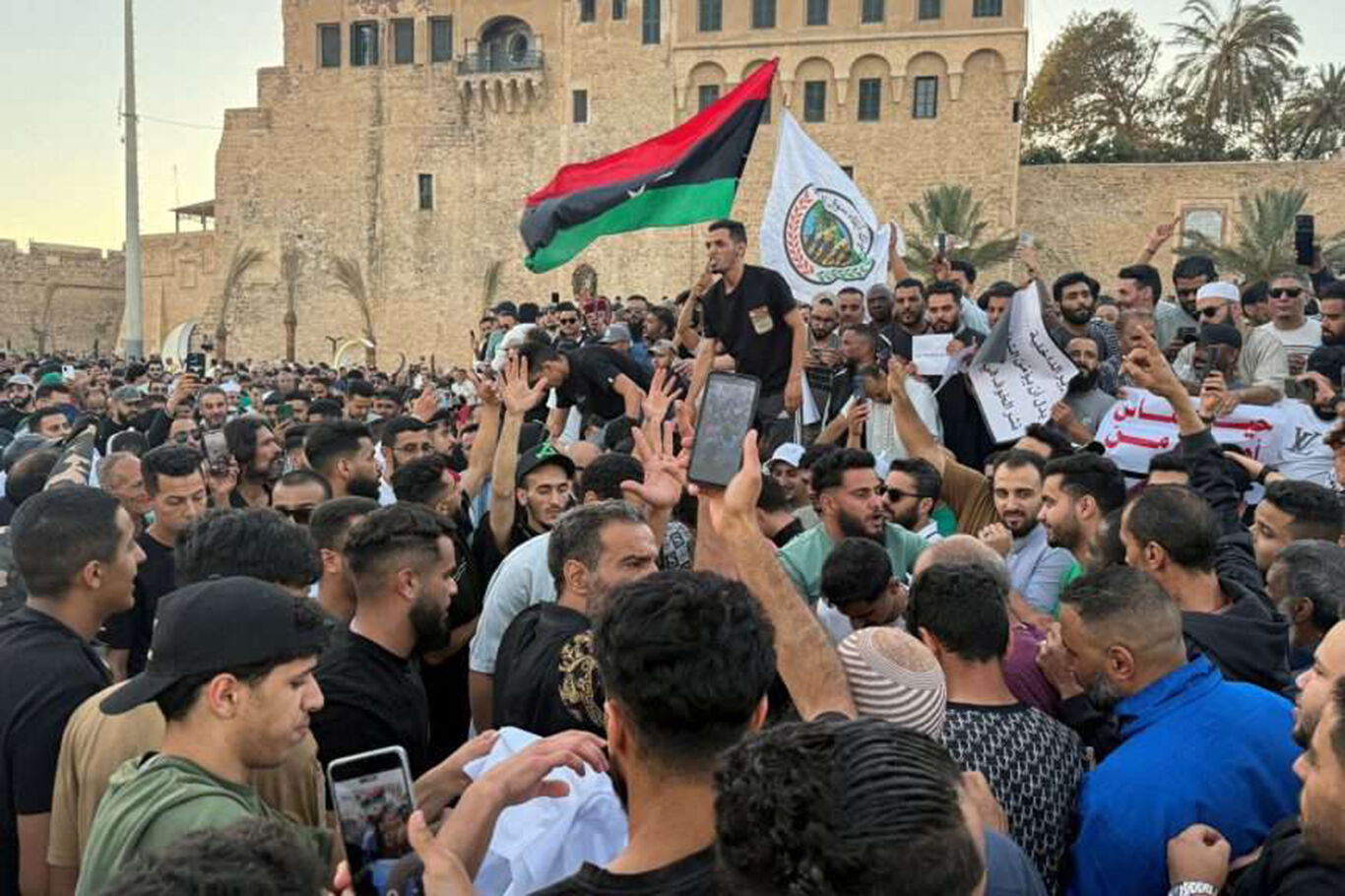 Libya'da elektrik kesintisi protestoları büyüyor