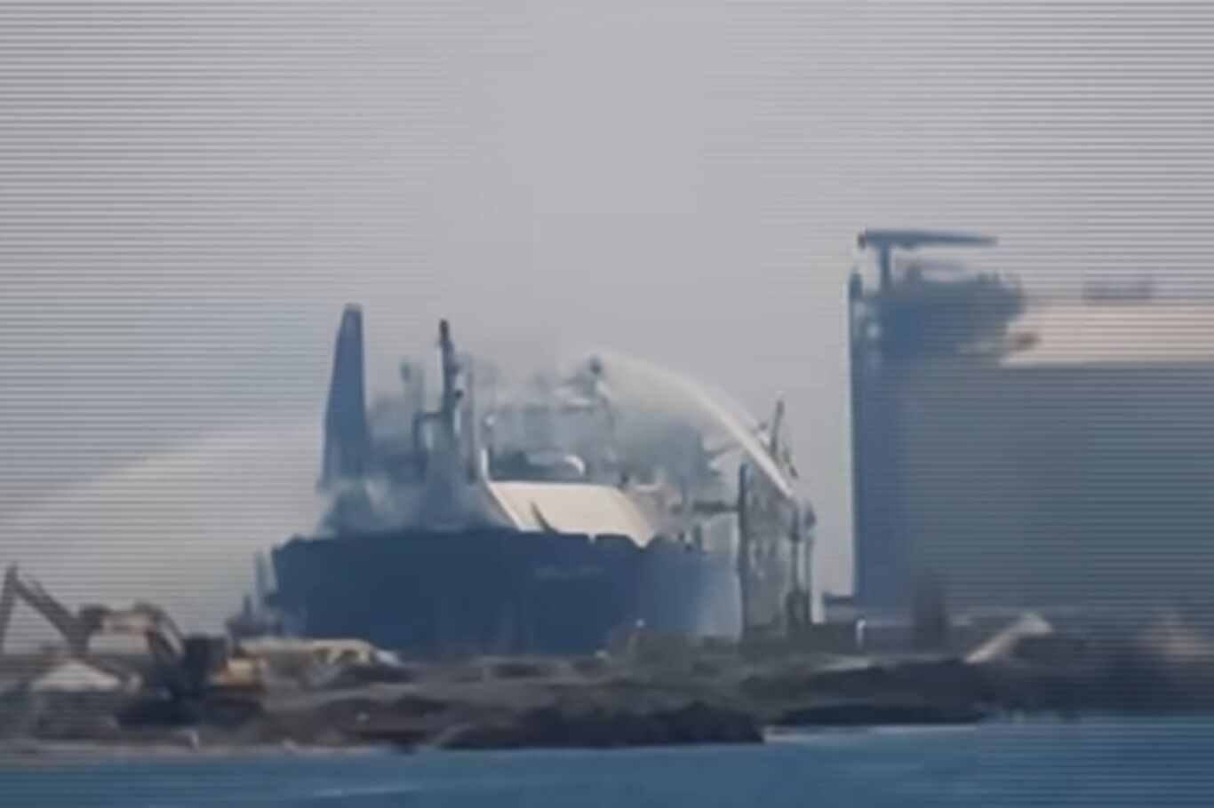 Mısır Dimyat Limanı'nda gaz gemilerinde yangın