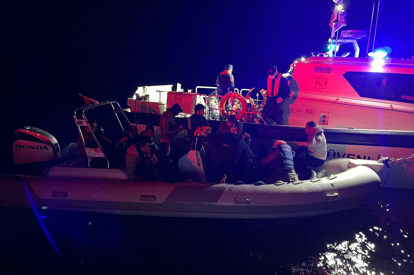 Muğla açıklarında 19 düzensiz göçmen yakalandı