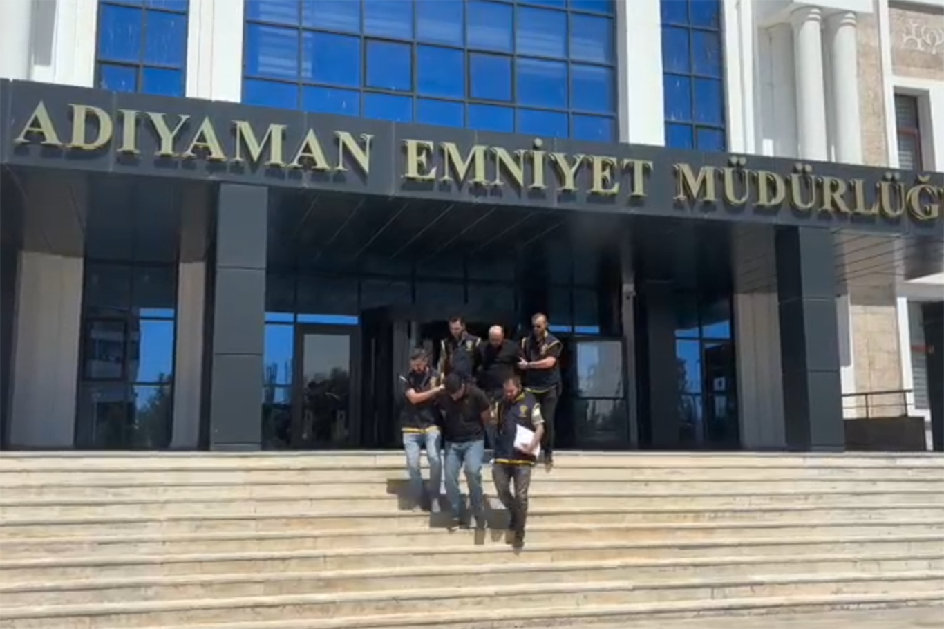 Adıyaman'da yol verme kavgası: Minibüs şoförünü darp eden şahıslar tutuklandı