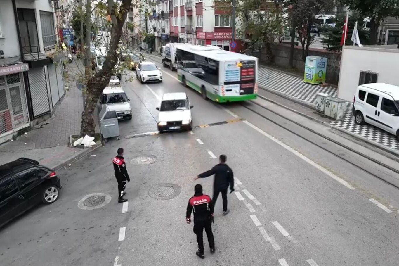 Bursa'da huzur denetiminde 8 aranan şüpheli yakalandı