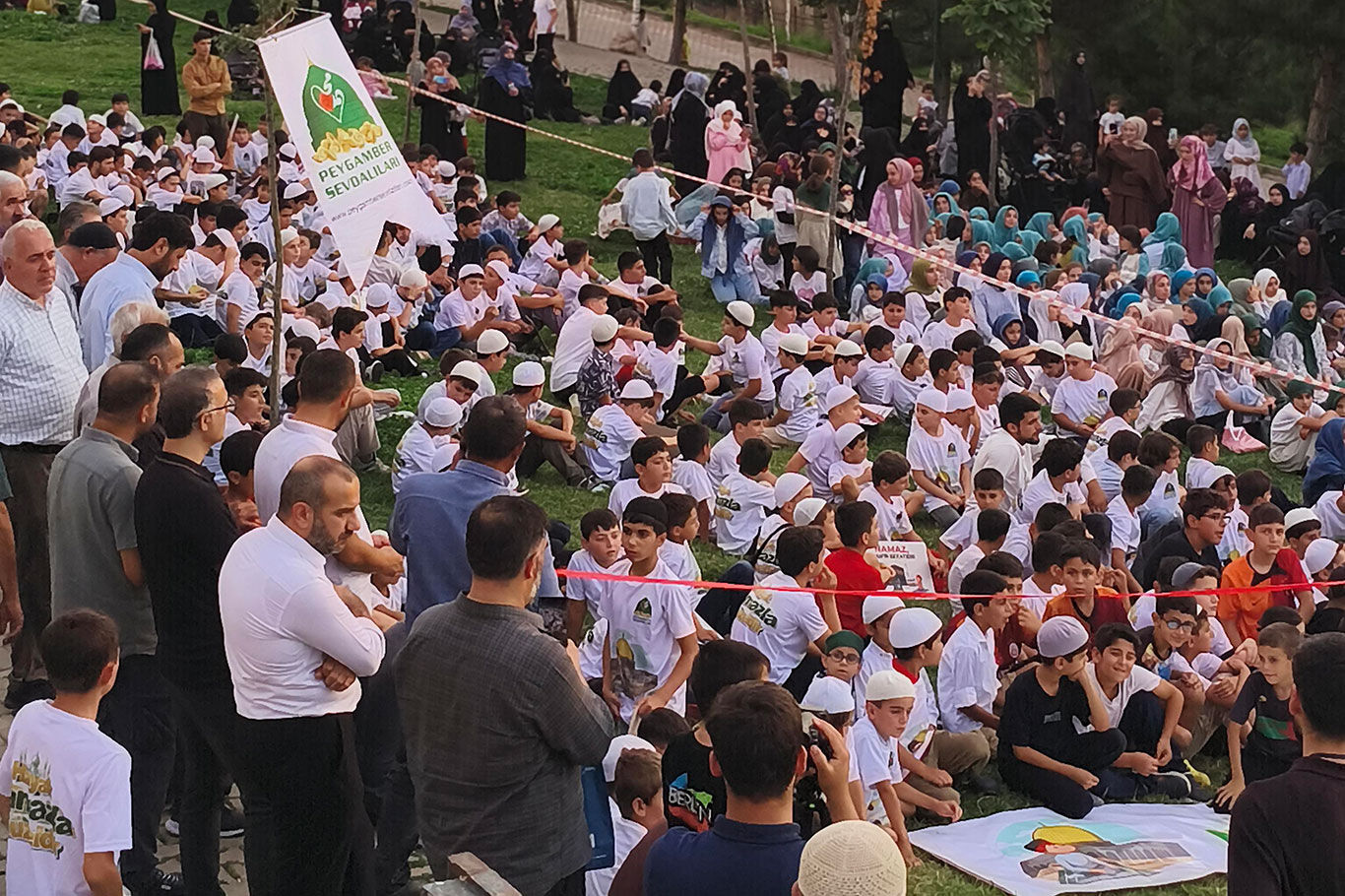 Muş'ta 'Hayat Namazla Güzeldir' coşkusu: Yüzlerce çocuk ve veli bir araya geldi