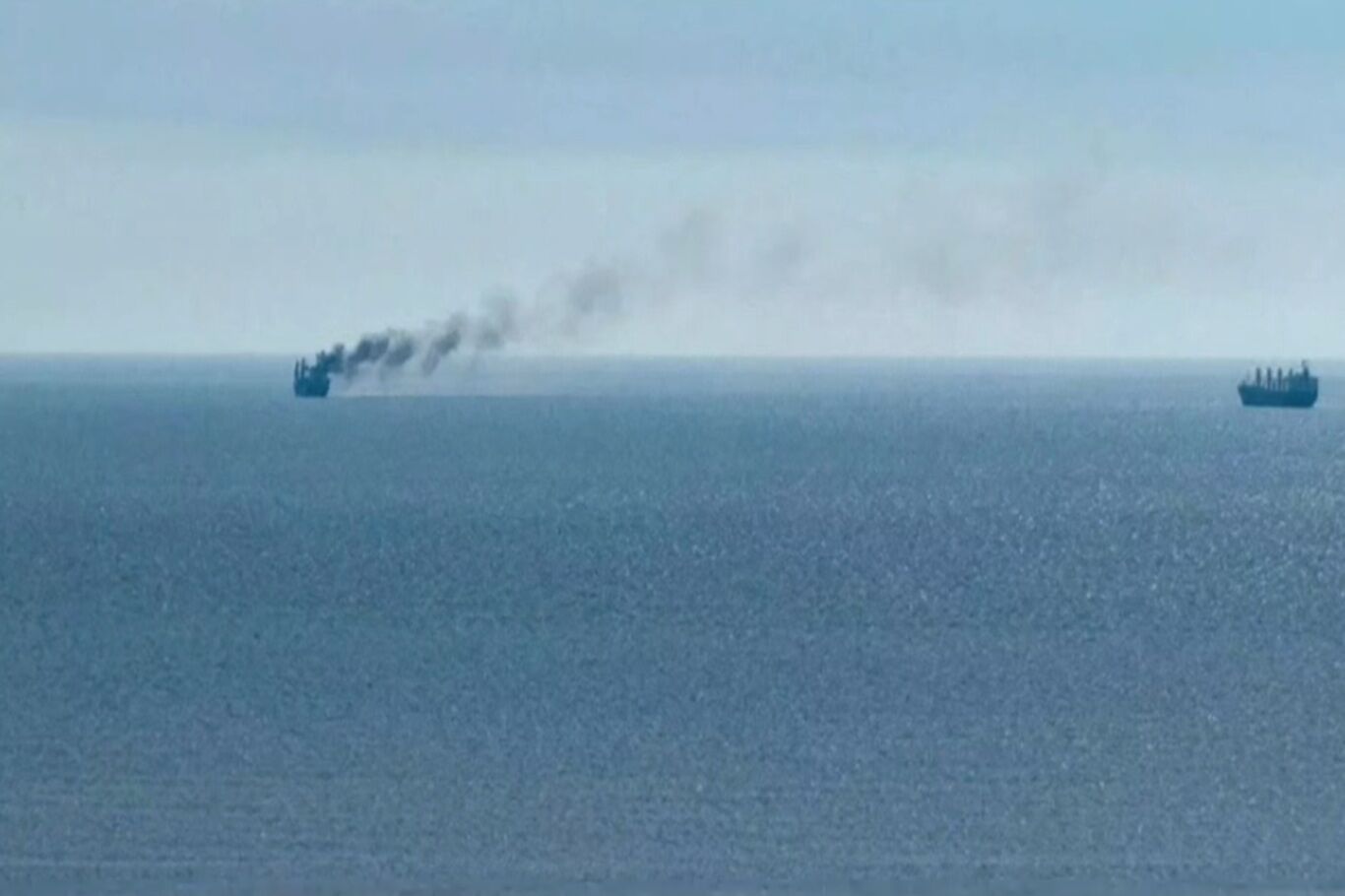Rus ordusu Odessa'da kuru yük gemisini vurdu