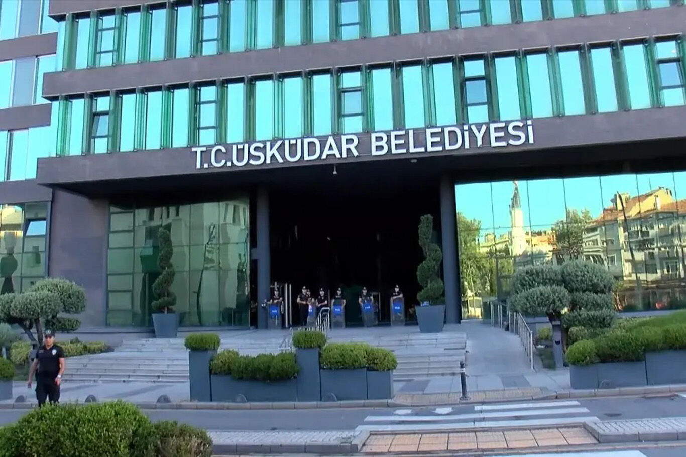 Üsküdar Belediye Başkanı Sinem Dedetaş görevden uzaklaştırıldı