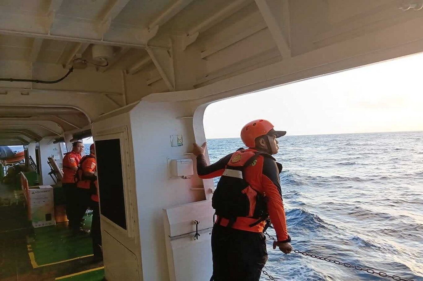 Endonezya'da batan feribotta can kaybı 9'a yükseldi, 126 kişi kayıp