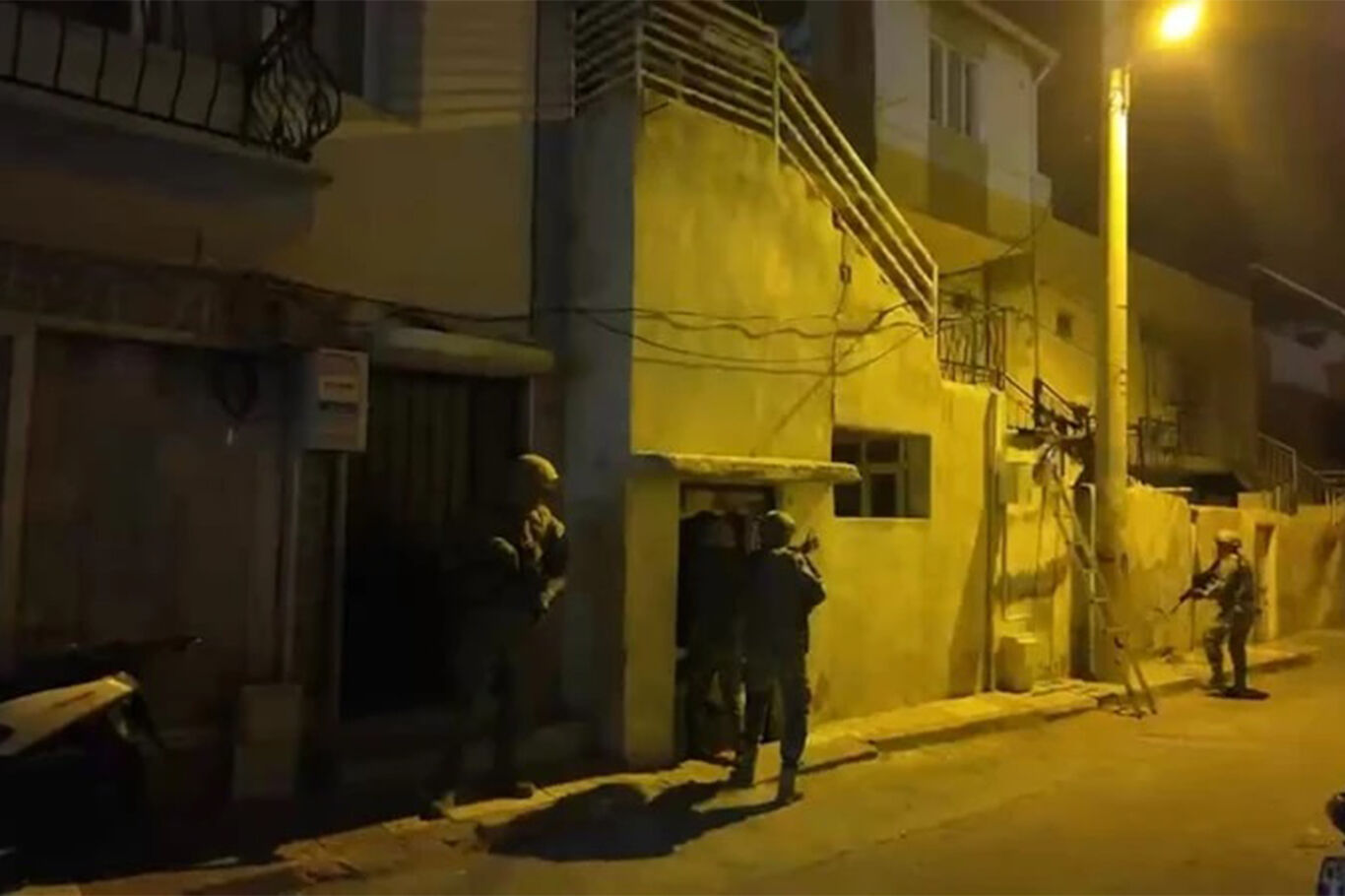 Manisa'da uyuşturucu operasyonu: 20 şüpheli tutuklandı