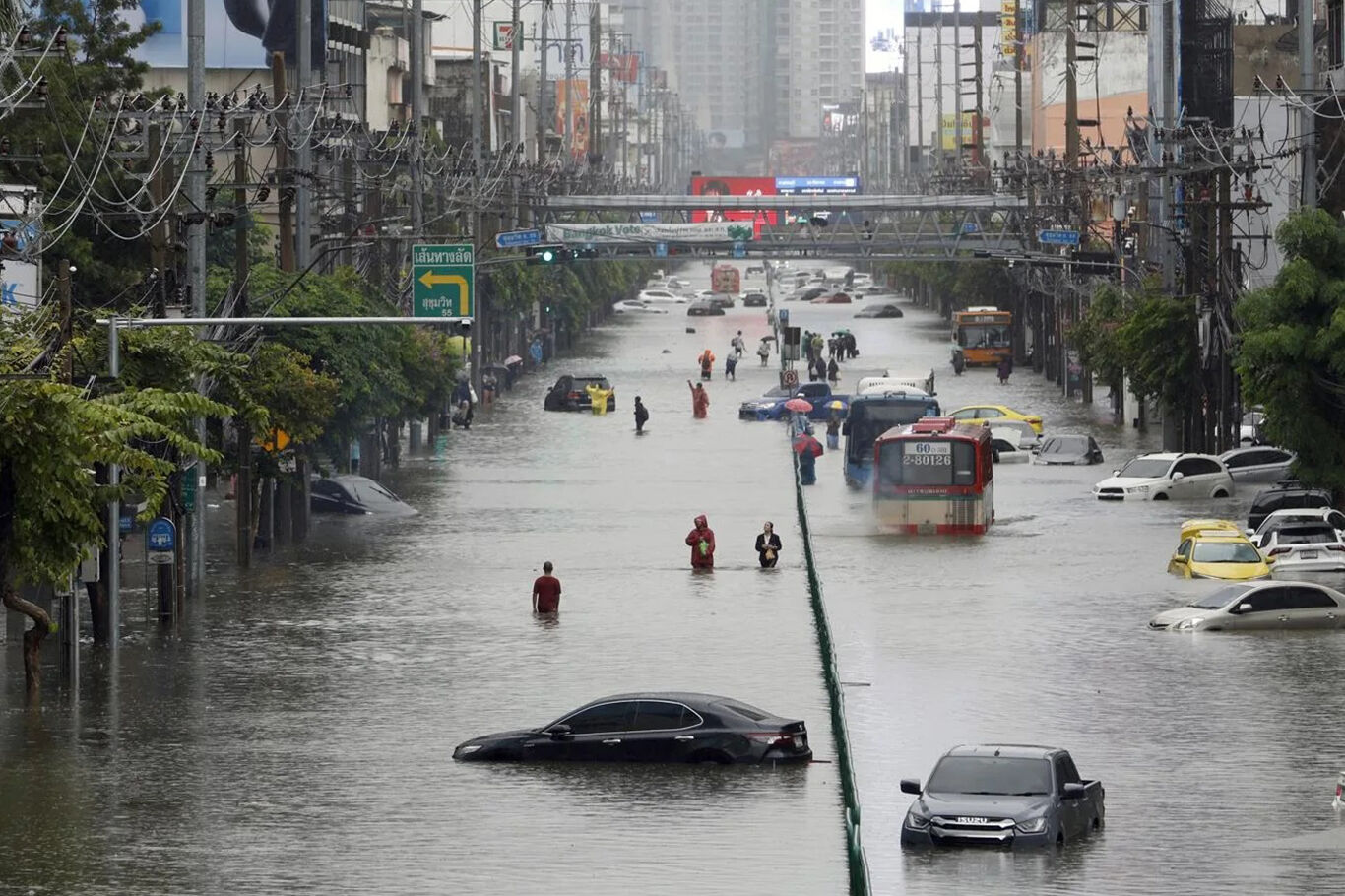Tayland'ın başkenti Bangkok sular altında: Sel felaketinden 700 bin kişi etkilendi