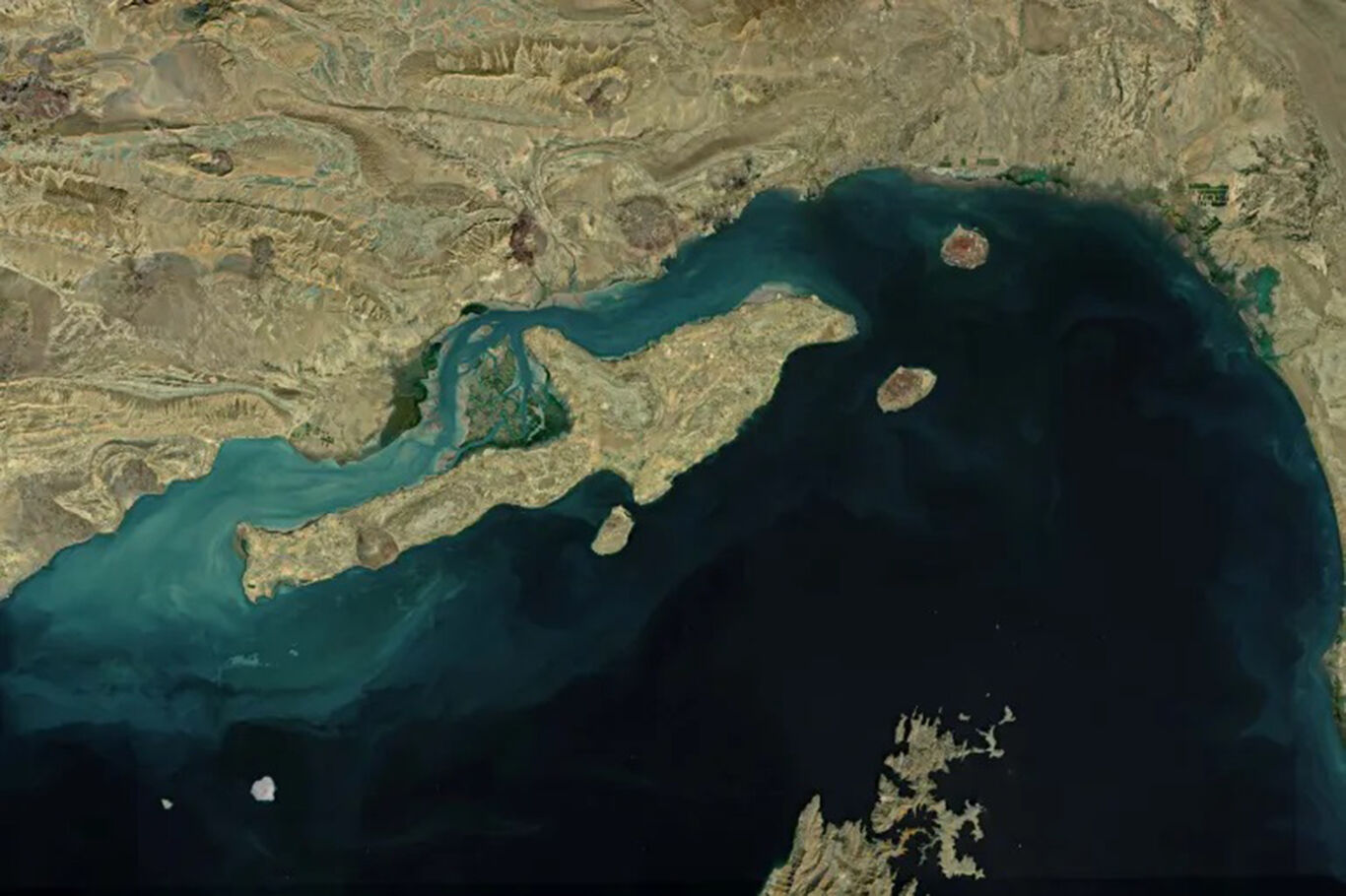 Keşm Adası'nda patlama sesleri 
